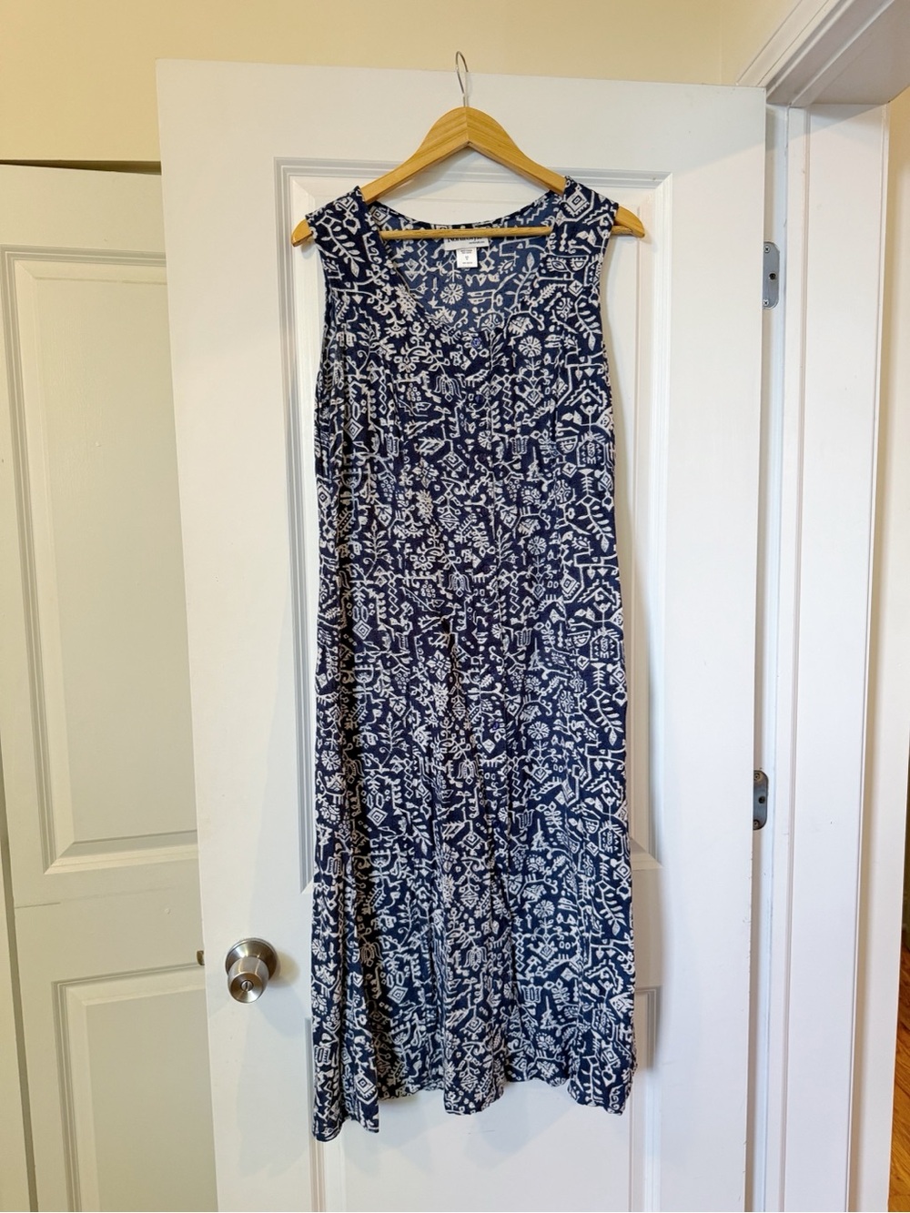 NorthStyle Navy and White Maxi Dress - Medium 8/10